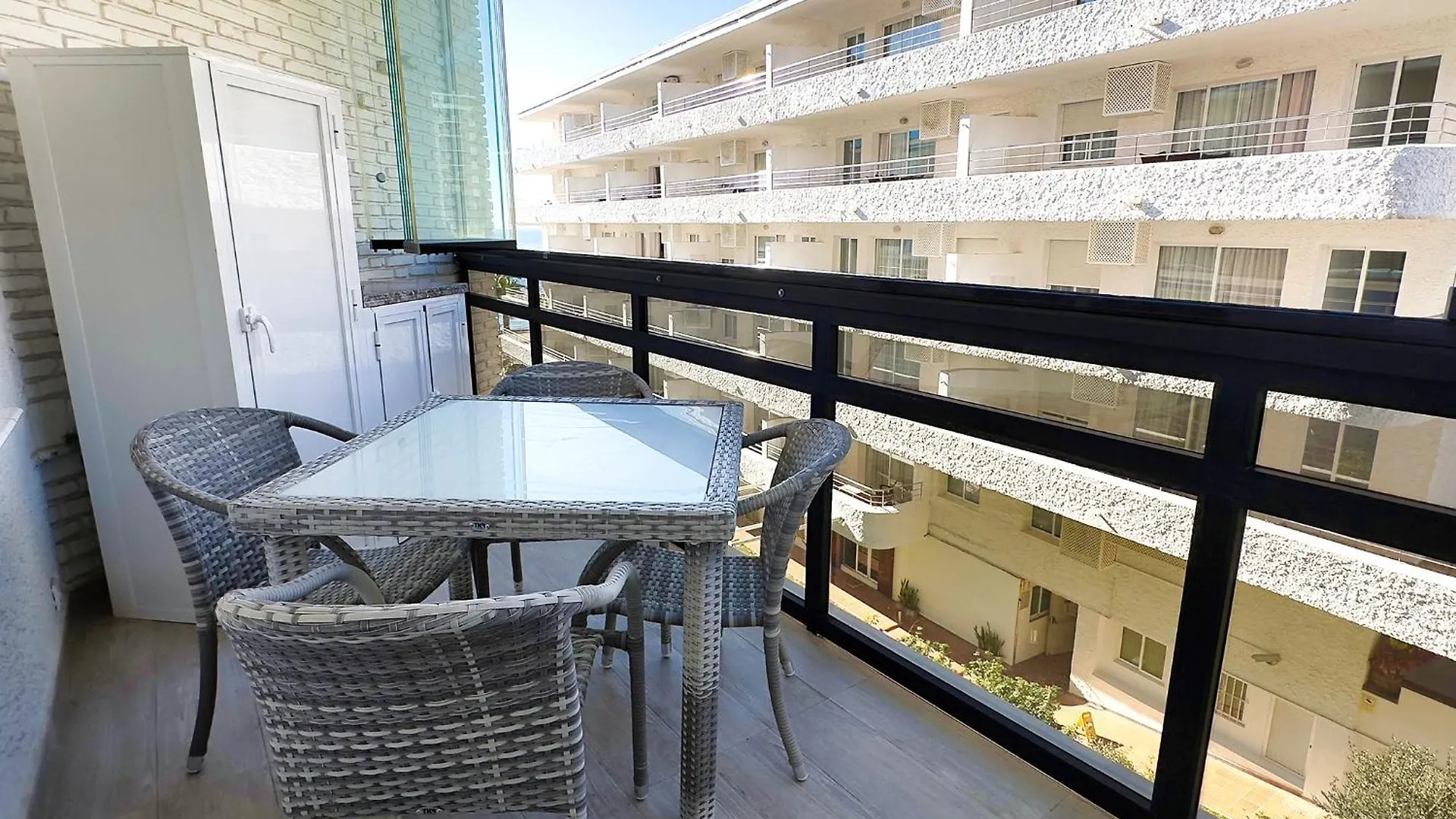 Skol 350. Great 2 Bedroom Apartment In Skol Marbella Spanien